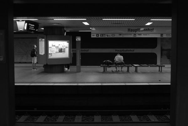 zwart en wit,wit,metro,station,zwart,monochroom