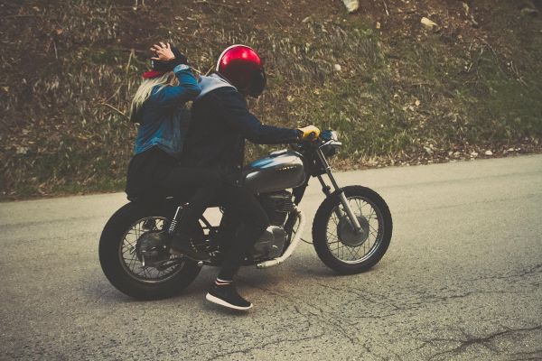 bicicleta,hombre,la carretera,calle,coche,conducción