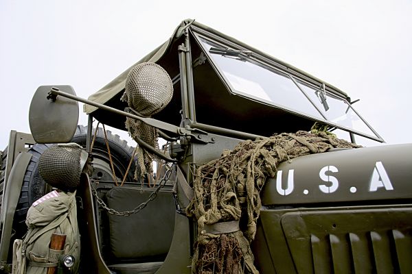 voiture,jeep,militaire,armée,véhicule,atterrissage