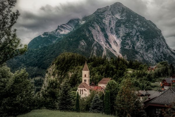 landscape,nature,mountain,tree,outdoor,cloudy