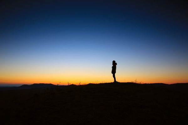 natur,utendørs,horisont,silhouette,person,fjell