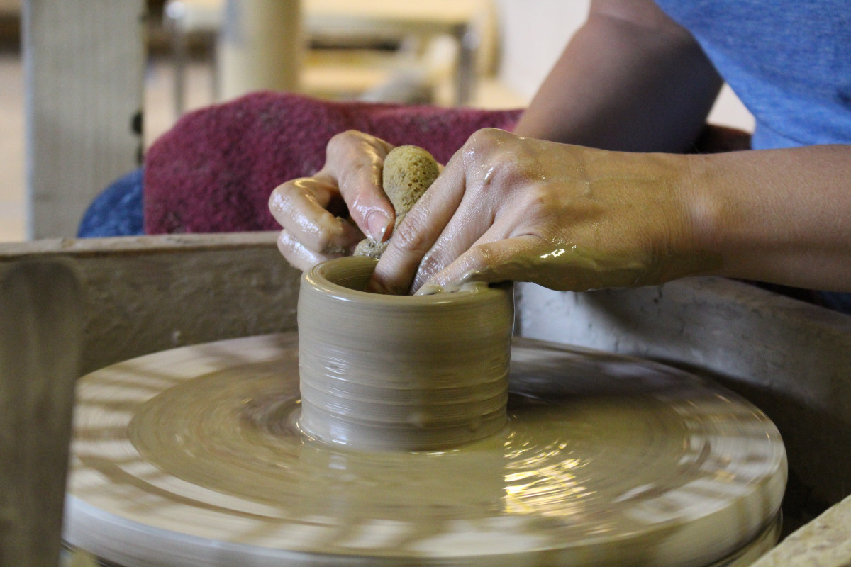 roue, humide, pot, céramique, artiste, artisanat, poterie, compétence, Matériel, art, mains, argile, potier, faïence, forme, tour de potier