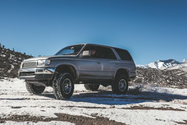 車,ジープ,雪,車両,バンパー,未舗装道路