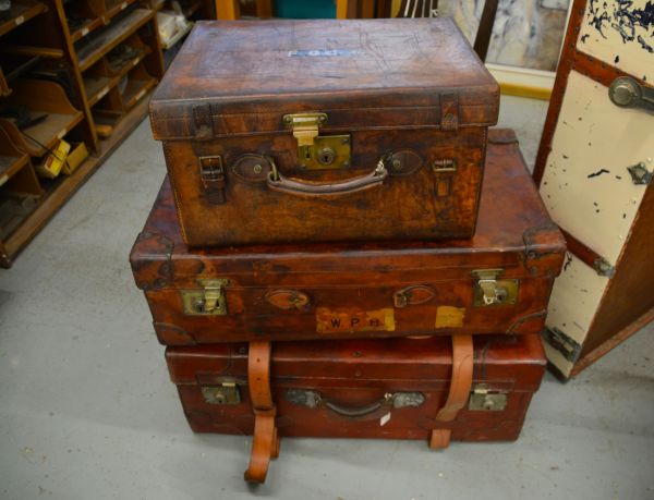 wood,vintage,antique,retro,table,leather