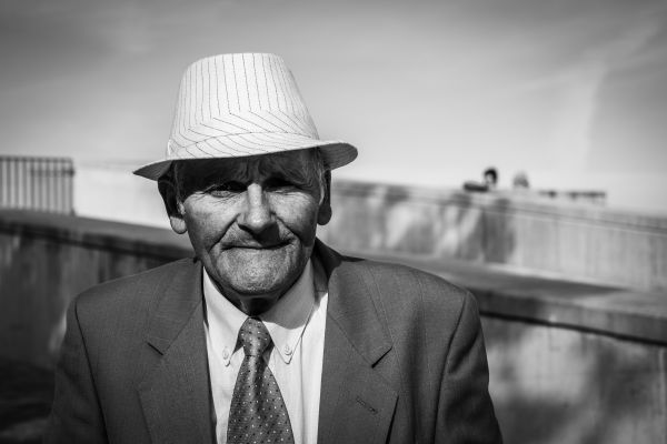 homme, noir et blanc, gens, blanc, rue, costume