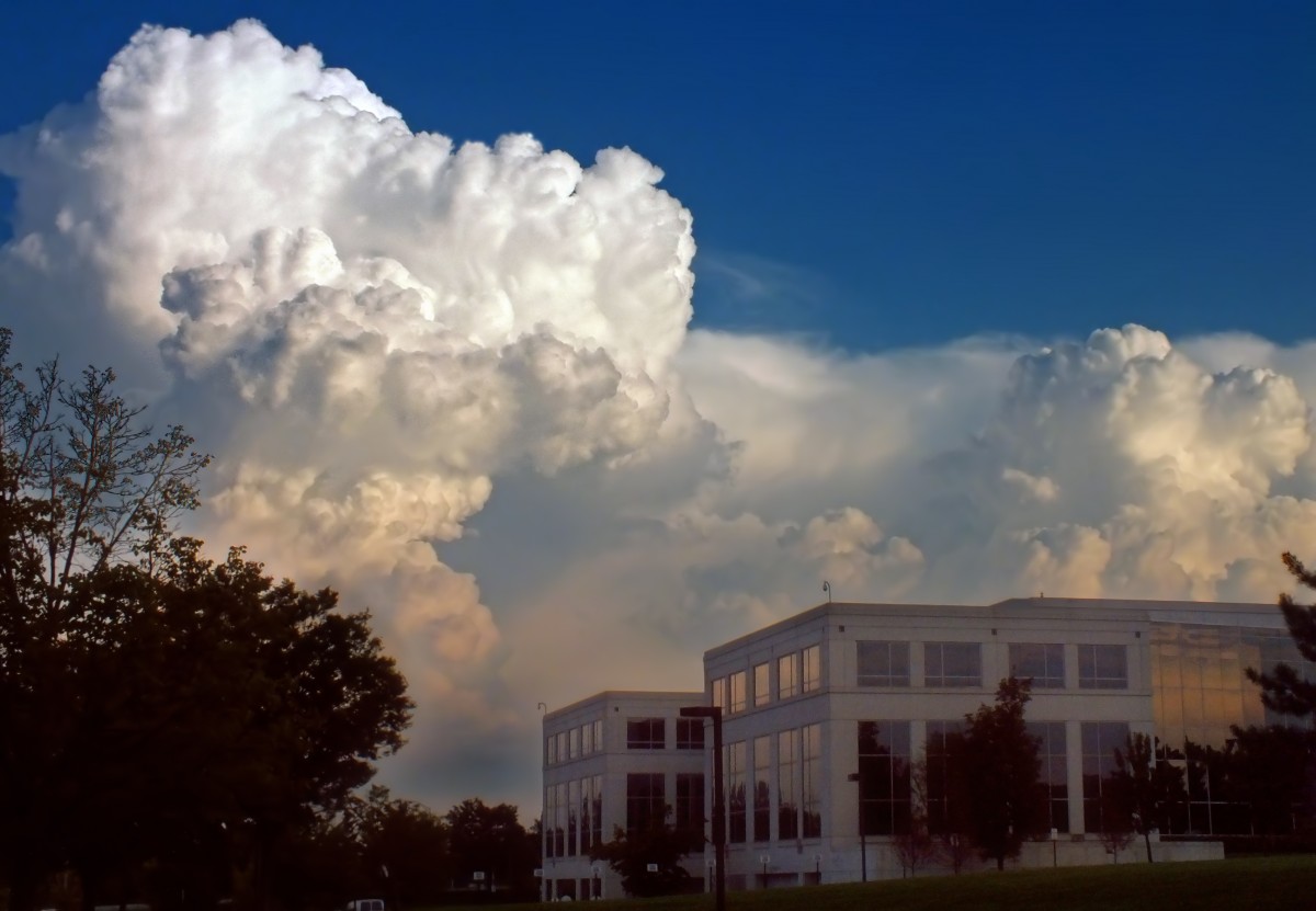 nor, cer, lumina soarelui, dimineaţă, atmosfera, vară, amurg, timpul zilei, seară, vreme, cumulus, Creative Commons, nori, lumina slaba, furtună, cumulonimbus, cumuliform, cumulonimbuscalvus, fenomen meteorologic