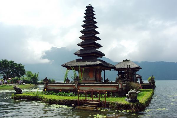 lake,tower,religion,tourism,place of worship,religious