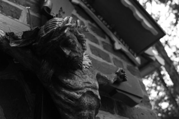 Preto e branco,fotografia,monumento,estátua,religião,Trevas