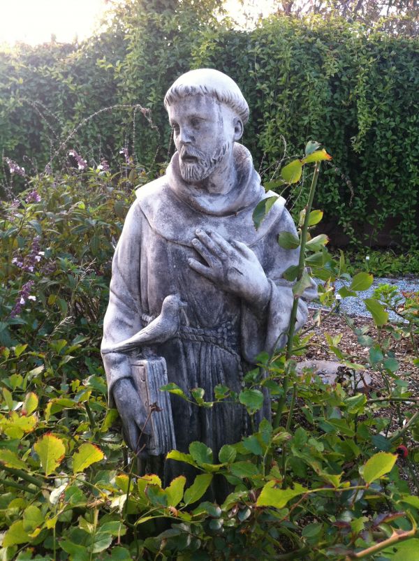 flower,stone,monument,statue,religion,bird