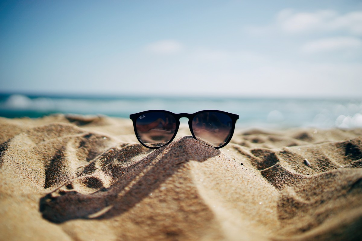 hand, strand, hav, kust, sand, hav, fläck, fotografi, strand, våg, sommar, havet, marinmålning, skugga, blå, stranden, närbild, solglasögon, glasögon, glasögon, fotografera, eyewear, makrofotografering, synvård