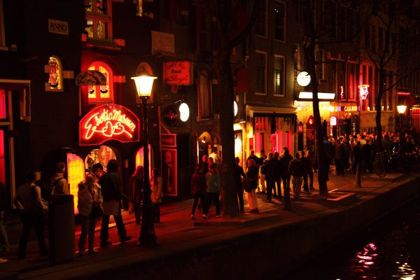 light,road,night,city,canal,street