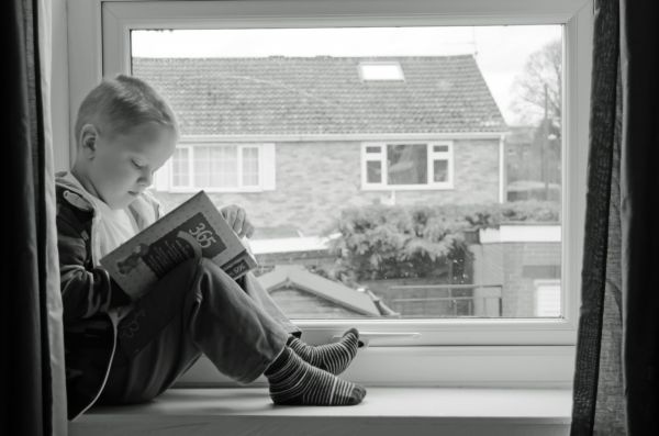 libro,en blanco y negro,gente,blanco,fotografía,ventana