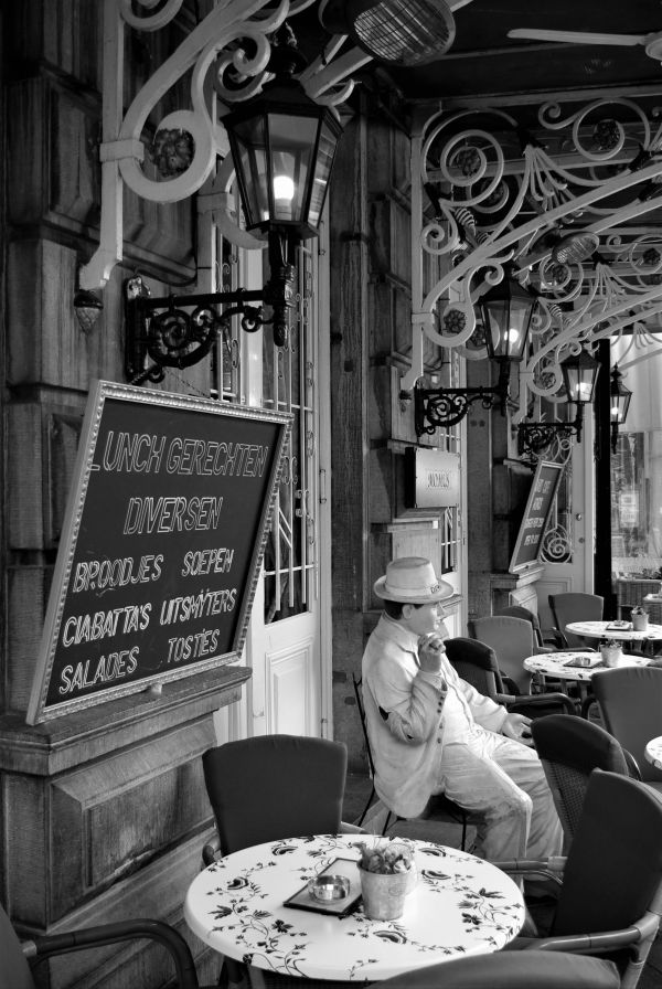 table,cafe,black and white,white,street,photography