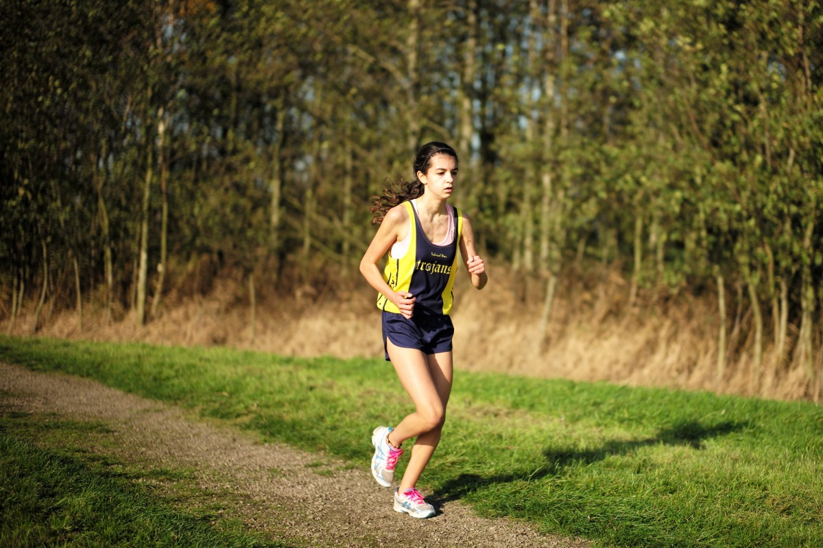 Person, Mädchen, Sport, See, Junge, Laufen, Lauf, Erholung, Europa, hoch, Jogging, Läufer, Asche, querfeldein, Rennen, Wettbewerb, Holland, Niederlande, M, Sport, Schule, Läufer, Ausdauer, Junior, Leica, 240, Uni, die Leichtathletik, Treffen, Xc, Valkenburg, Körperliche übung, Erholung im Freien, Menschliches Handeln, Individualsport, Ausdauersport, Ultramarathon, Duathlon, Geländelaufen