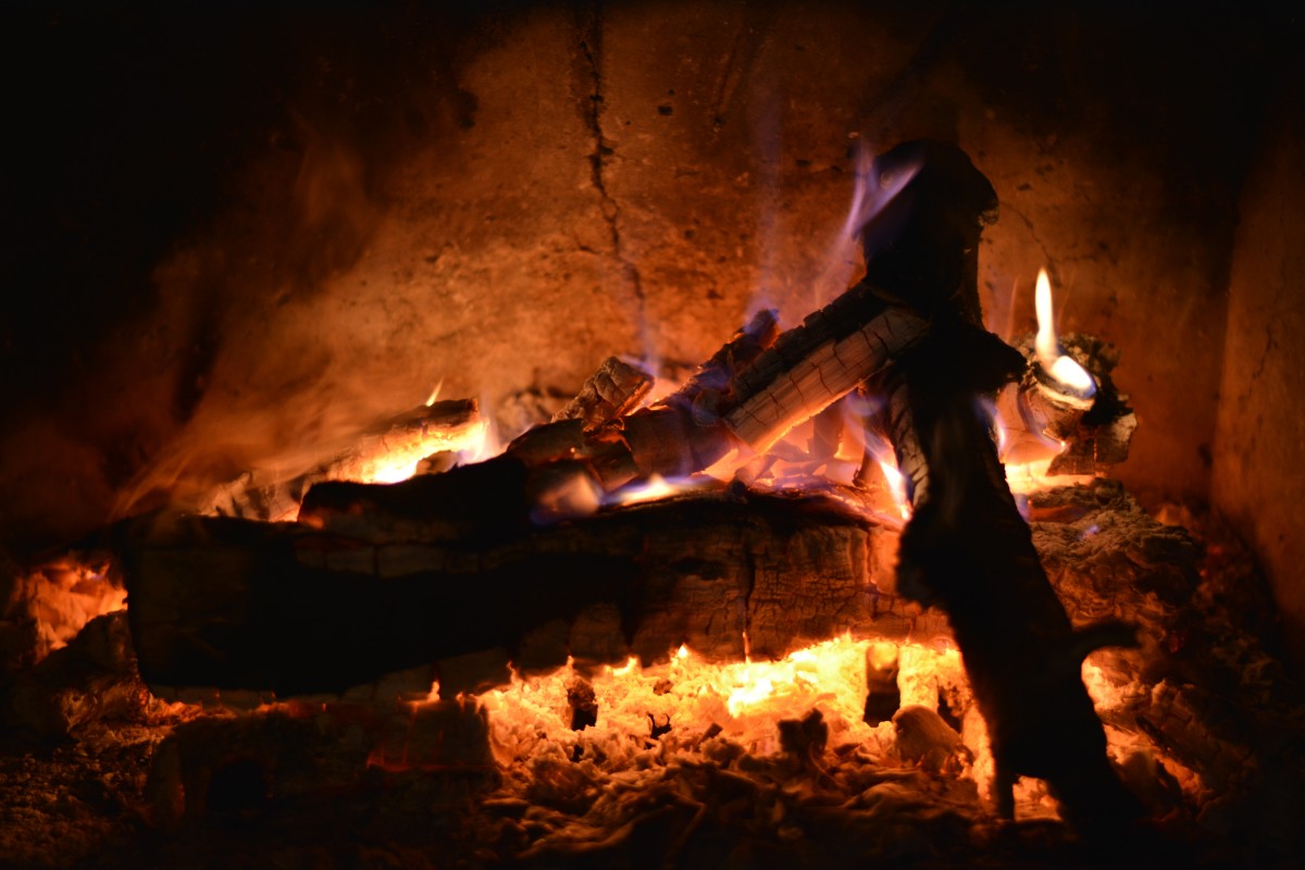 licht, nacht, warm, huis-, rook, donker, vorming, oranje, rood, natuurlijk, keuken-, vlam, brand, haard, gloed, duisternis, zwart, kampvuur, vreugdevuur, warmte, rooster, energie, fornuis, brandwond, macht, brandend, warm, Gevaar, brander, haard, brandbaar, gevaarlijk, warmte, temperatuur-, geologisch fenomeen