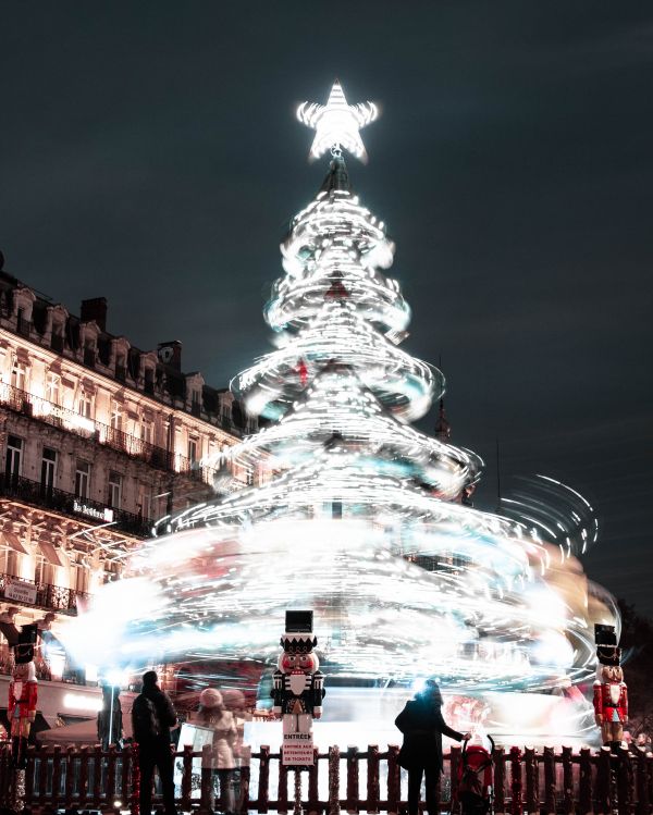 árbol de Navidad, árbol, punto de referencia, Decoración navideña, cielo, arquitectura