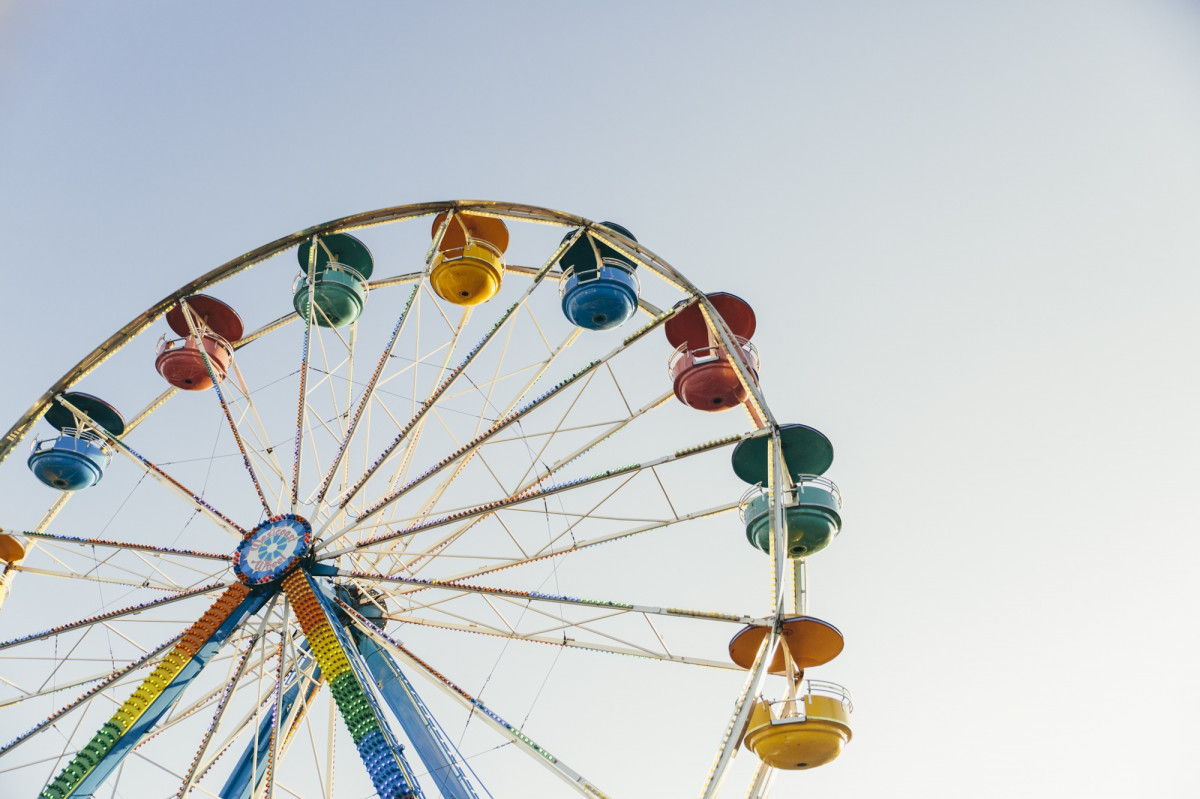 buitenshuis, wiel, ronde, recreatie, hoog, reuzenrad, attractiepark, park, rijden, aantrekkelijkheid, kleurrijk, vrije tijd, cirkel, kermis, festival, pret, vreugde, toeristische attractie, Ferris, amusement, gondels, eerlijk, vermaak, draaien, openluchtrecreatie