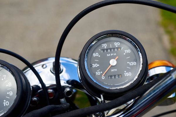 Tachometer,Fahrzeug,Geschwindigkeitsmesser,Kraftfahrzeug,Spur,Autoteil