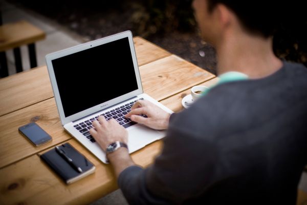 digitando,computador portátil,computador,trabalhos,homem,conversação