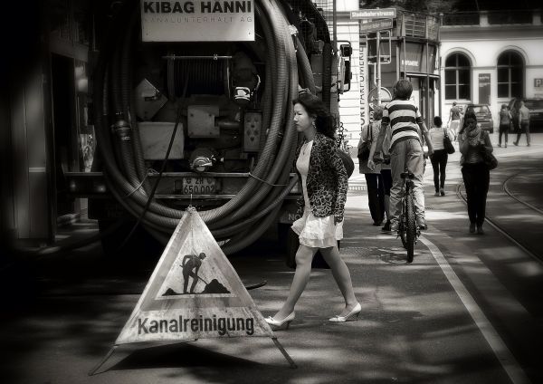 en blanco y negro, gente, sol, la carretera, blanco, calle