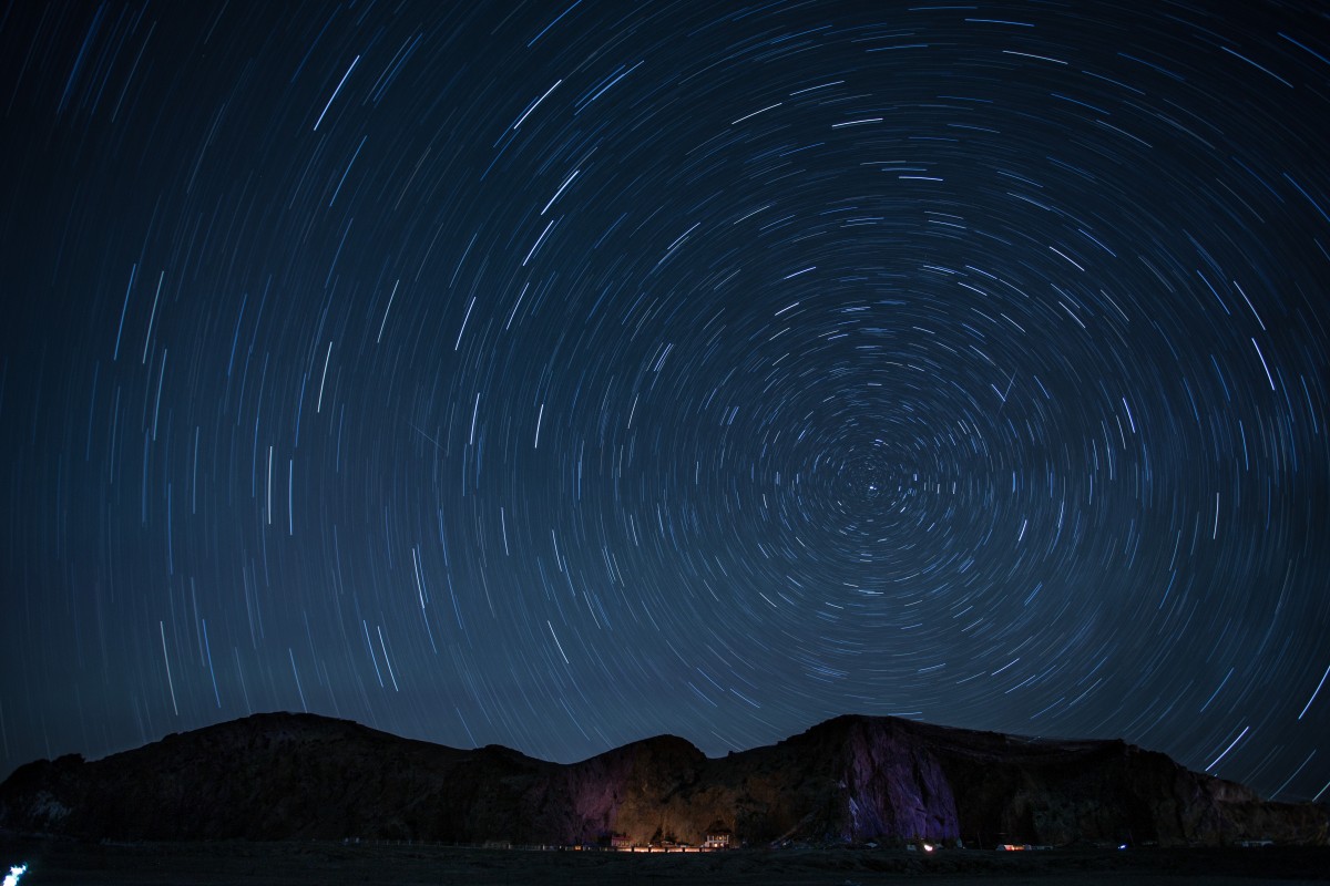 景观, 轮廓, 山, 光, 天空, 晚, 星, 波, 大气层, 黑暗, 黑暗, 外太空, 天文学, 星星, 时间间隔, 天文物体