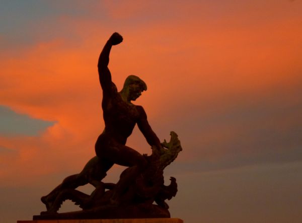 ciel,monument,silhouette,lumière,le coucher du soleil,statue