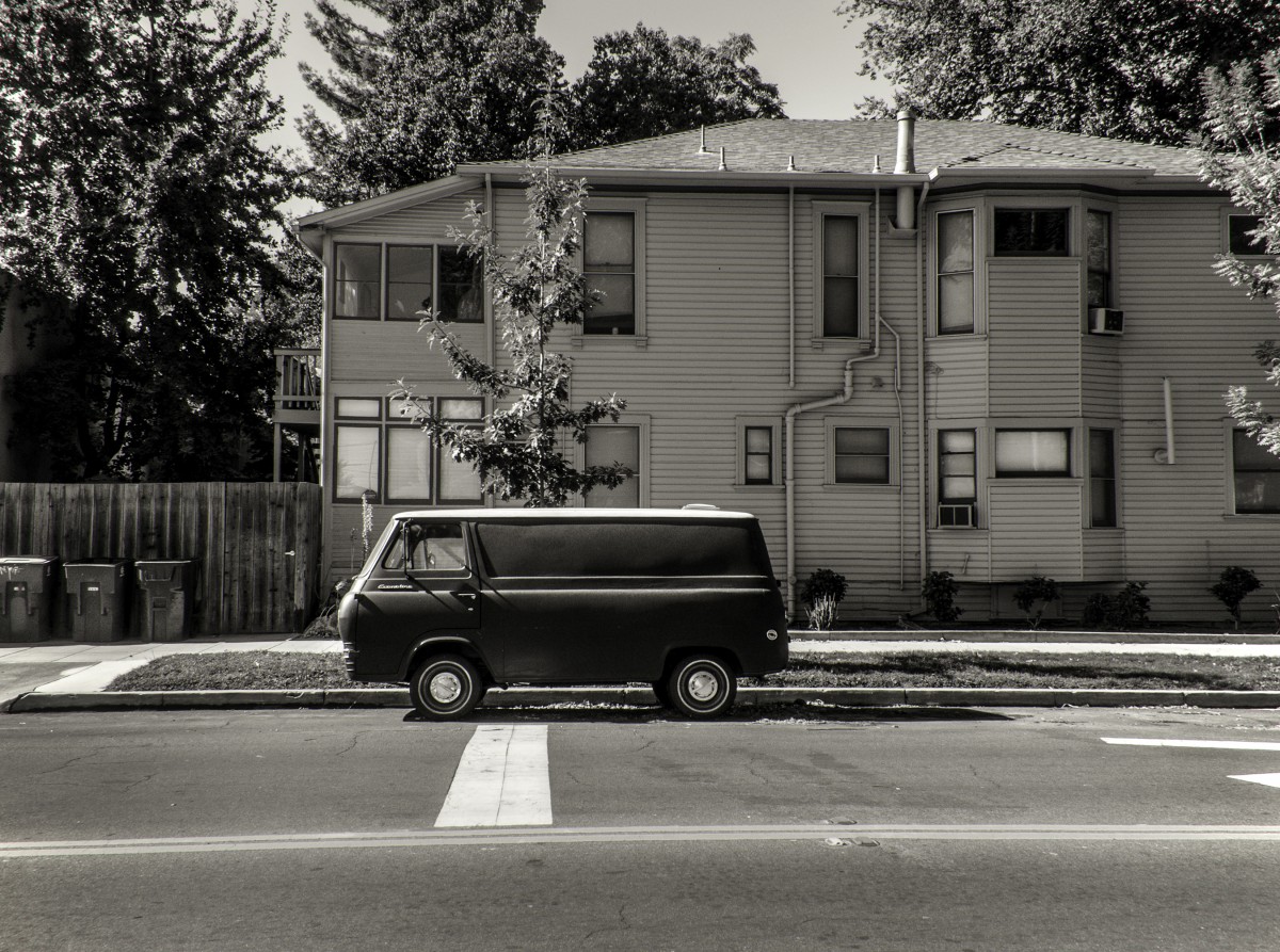 svart og hvit, vei, gate, bil, hus, varebil, hjem, forstad, lastebil, kjøretøy, monokrom, lane, Ford, infrastruktur, midtown, Sacramento, Econoline, nabolag, urbant område, monokrom fotografering, boligområde