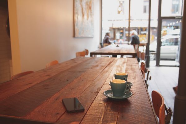 café,café,café,Iphone,table,bois