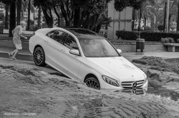 noir et blanc,rue,plage,voiture,roue,au volant