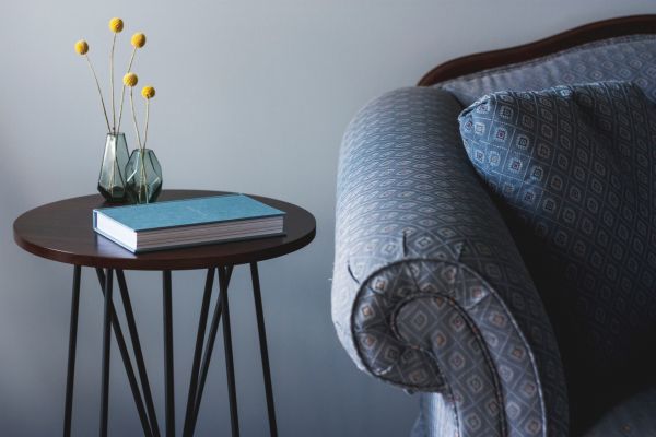 table,livre,bois,fleur,chaise,bleu