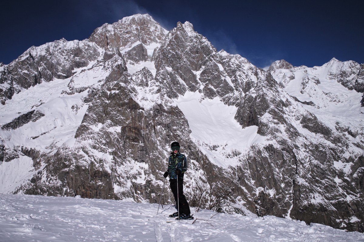 Berg, Schnee, Winter, Himmel, Sport, Abenteuer, Gebirge, Erholung, klar, Europa, Porträt, Italien, alpin, blau, Extremsport, Skifahren, Grat, Gipfel, Bergsteigen, Wintersport, M, Sport, Helm, Erholungsort, Berge, Alpen, Ski, Fußbekleidung, Blanc, Valle, Tag, 28, Monte, Zirkus, Leica, 240, Summicron, aktiv, Piemonte, Februar, Courmayeur, Mont, Piedmont, Piste, Hänge, Daosta, Bianco, Skifahrer, Skitouren, Ski-Bergsteigen, Skiausrüstung, Bergige landforms, Geologisches Phänomen, Ar te