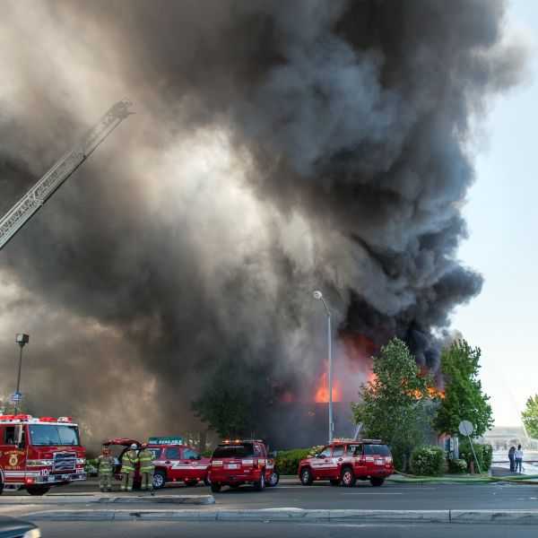 asfalt,brand,brandweerman,explosie,ems,wattavenue