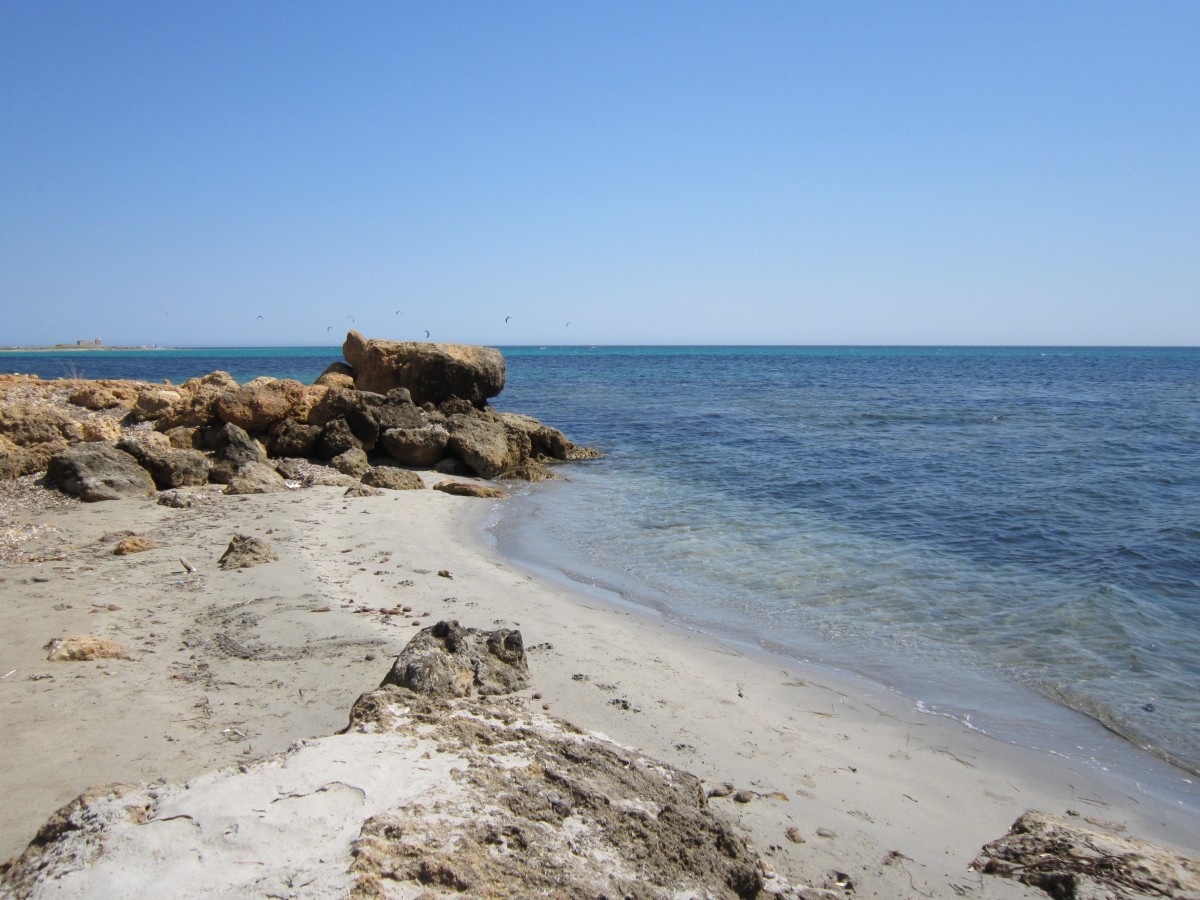 strand, zee, kust, water, zand, rots, oceaan, hemel, zon, kust-, Golf, zomer, vakantie, klif, inham, vredig, vakantie, baai, blauw, terrein, waterlichaam, stones, bank, rustig, golfbreker, kaap, Sicilië, zout water, Oppervlaktegolf