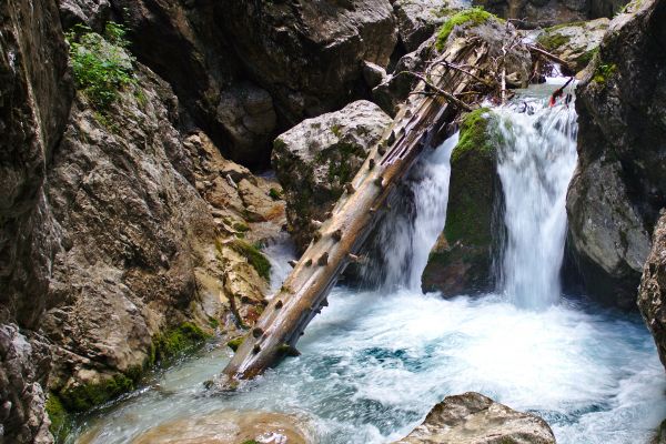 apă,natură,stâncă,cascadă,pârâu,aventură