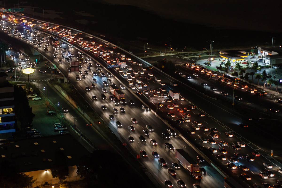 structuur, verkeer, nacht, uur, snelweg, stad, stadsgezicht, snelweg, omzetten, avond, stadion, arena, infrastructuur, stormloop, langzaam, metropolis, verkeersopstopping, luchtfotografie, vertragen, aardatmosfeer, grootstedelijk gebied, sport venue