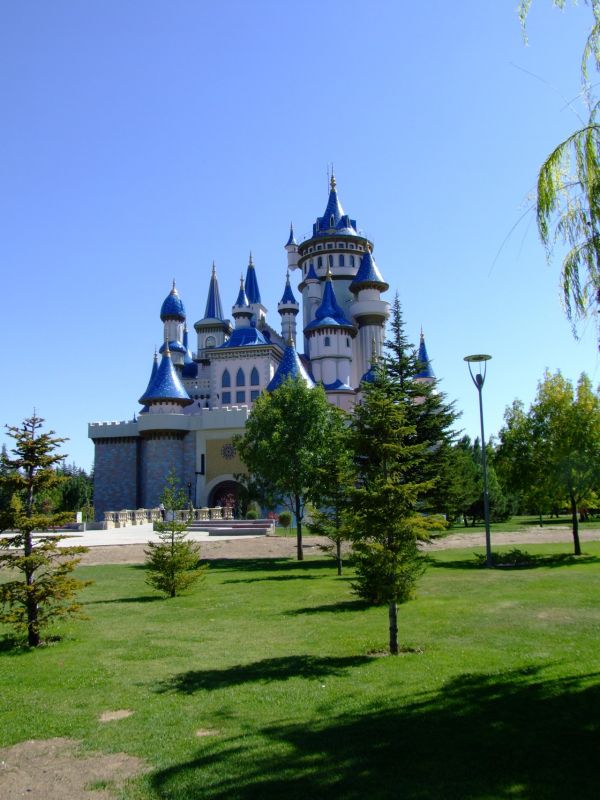 bâtiment,château,touristique,la tour,parc,point de repère