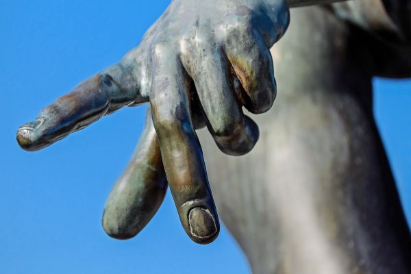 Hand,Himmel,Monument,schwimmen,Statue,Finger