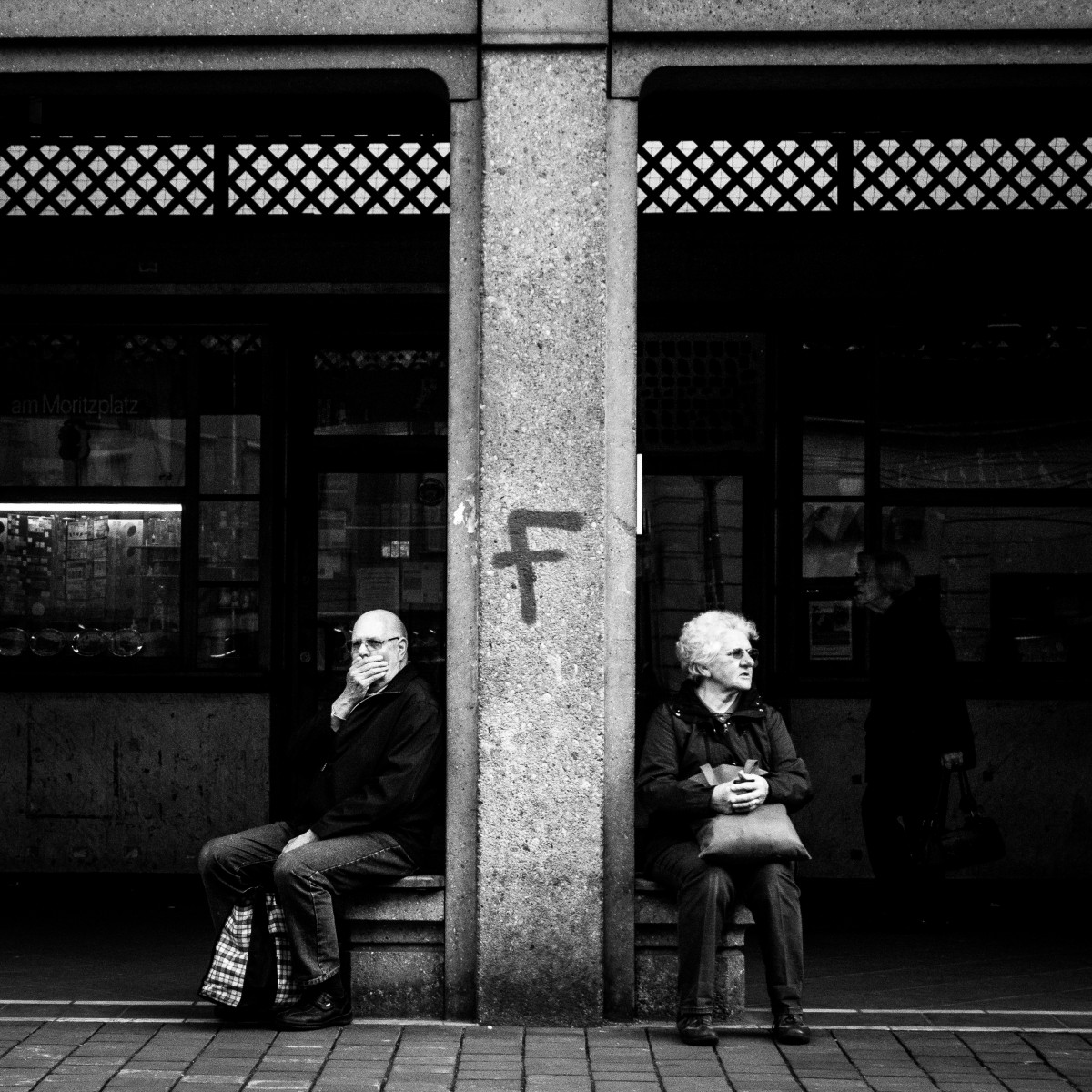 black and white, architecture, people, girl, woman, road, white, street, photography, city, explore, waiting, pillar, column, sitting, darkness, friendship, black, monochrome, graffiti, artwork, streetphotography, flickr, bw, blackandwhite, project, candid, creativecommons, art, digital camera, infrastructure, stadt, photograph, germany, deutschland, kunst, sw, scene, bayern, bavaria, schwarzweis, 11, stop, image, shape, sitzend, saule, menschen, strase, unposed, ungestellt, strasenfotografie, architektur, haltestelle, frau, warten, 365, 366, augsburg, erwachsener, project365, projekt, szene, adult, photoaday, pictureaday, project366, streettog, tog, zweisichtde, zweisichtig, sonydscrx100ii, sonyrx100ii, kunstwerk, freundschaft, m dchen, pfeiler, st tze, monochrome photography, film noir, human positions