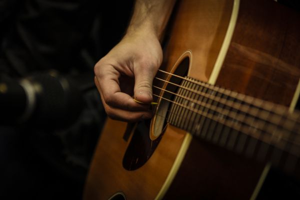 música,guitarra,guitarra acustica,instrumento,músico,cuerda