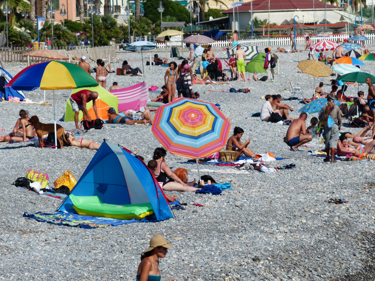 plaża, morze, słońce, grać, pływać, śródziemnomorski, wakacje, zabawka, festiwal, Ośrodek wczasowy, leżak, parasol, garbowanie, kąpiących, Liguria, plaża kamień, plaża schronienie, kąpieliskach zabawy, kurort, Ventimiglia, Wybrzeże Liguryjskie