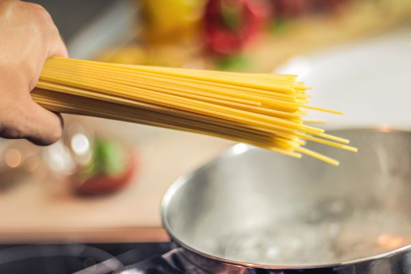 piatto,pasto,cibo,mano,pentola,cucinando