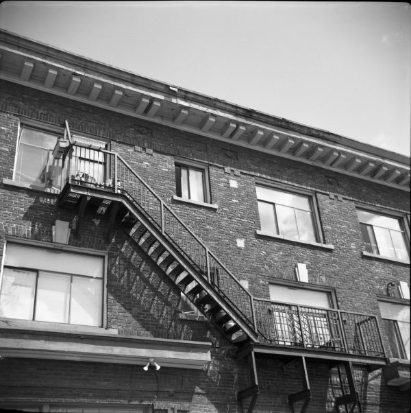 arquitectura,cubierta,casa,en blanco y negro,blanco,transporte