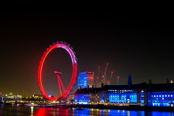 Wasser,Licht,die Architektur,Himmel,Brücke,Skyline