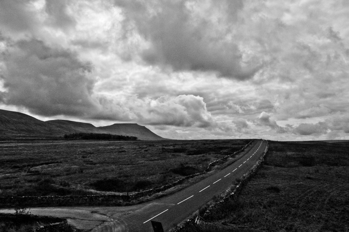 panorama, mar, costa, natureza, horizonte, montanha, nuvem, Preto e branco, céu, branco, fotografia, Colina, temperamental, atmosfera, Sombrio, clima, Trevas, rude, capela, Preto, monocromático, Cumbria, Inglaterra, Bw, Preto e branco, Carlisle, Yorkshire, livre, nuvens, De, Dale, estoque, britânico, europeu, Michaeldbeckwith, 4k, Uhd, Inglês, 5k, Le, Chapelado, B6255, área rural, Fenômeno meteorológico, Fotografia monocromática, Fenômeno atmosférico