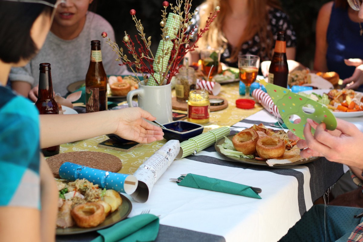 table, silverware, white, glass, celebration, decoration, meal, food, holiday, plate, eat, lunch, beer, napkin, tablecloth, eating, friends, dining, dinner, party, dine, setting, brunch, sense