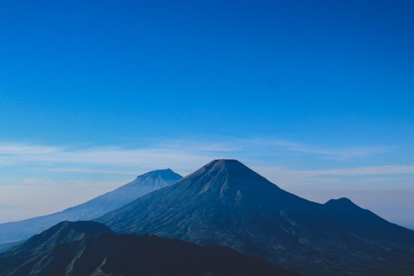 Formas de relevo montanhosas,montanha,céu,Stratovolcano,cadeia de montanhas,azul