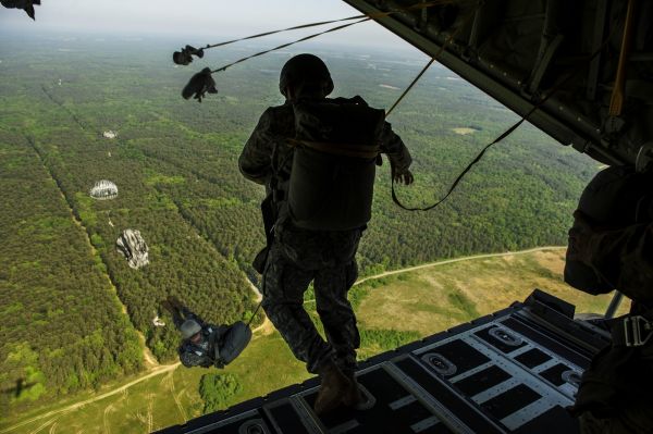 sky,jump,military,jumping,soldier,aviation