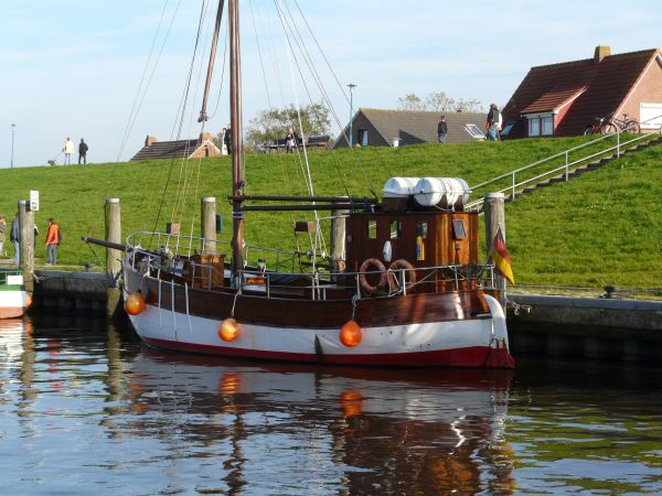 water,boat,river,canal,ship,boot