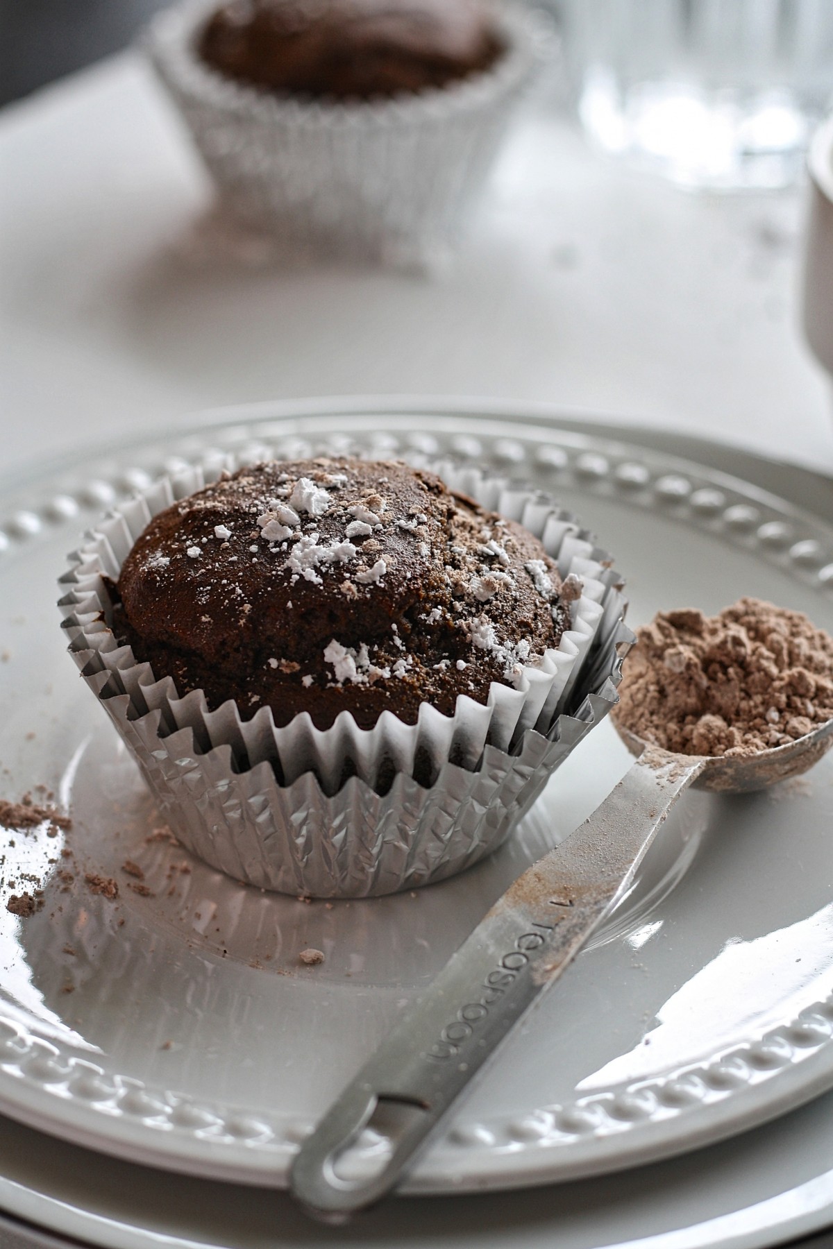 blanc, doux, foncé, fête, Coupe, plat, aliments, produire, assiette, Chocolat, cuisson, Glaçage, gourmet, casse-croûte, dessert, délicieux, gâteau, Pâtisserie, cuit, muffin, gateau au chocolat, cacao, sucre, glaçage, délicieux, confection, anniversaire, Petits gâteaux, traiter, confiserie, Produits de boulangerie, saveur, snack, Truffes au chocolat, Brownie au chocolat