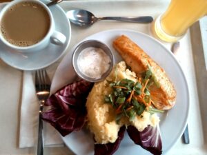 lachsfilet-kartoffel-kapernstampf-zitronen-dill-schmand-orangen-chicoree-fenchel-salat